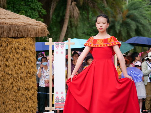 海南琼中 三月三 上演黎苗服饰时装秀 展民族服饰之美