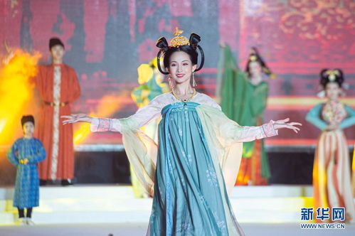 浙江杭州 夏夜里的亚运服饰秀