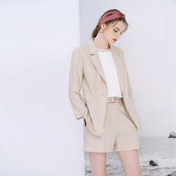 服饰的多元世界 从功能性到文化表达的演变